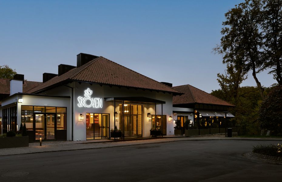 Skoven genåbning facade