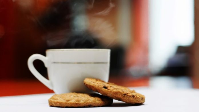 coffee-with-biscuits-1810101_1920